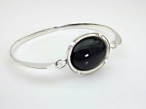 Silver bangle with 25x18mm oval onyx cabochon           