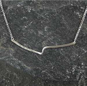 HAMMERED SILVER NECKLACE