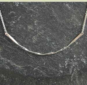 SILVER TWISTED NECKLACE