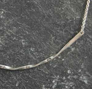 SILVER TWISTED NECKLACE