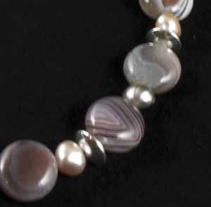 FRESHWATER PEARL AND AGATE NECKLACE